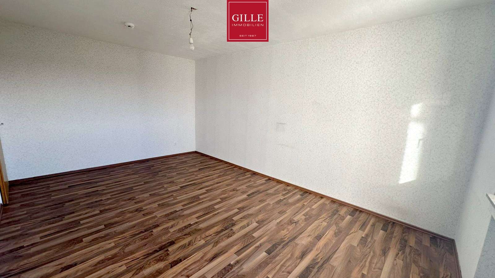 Ansicht 10 von: Neuss-Reuschenberg: Helle u. gepflegte 2-Zimmerwhg. mit Balkon, Wannenbad & Aufzug